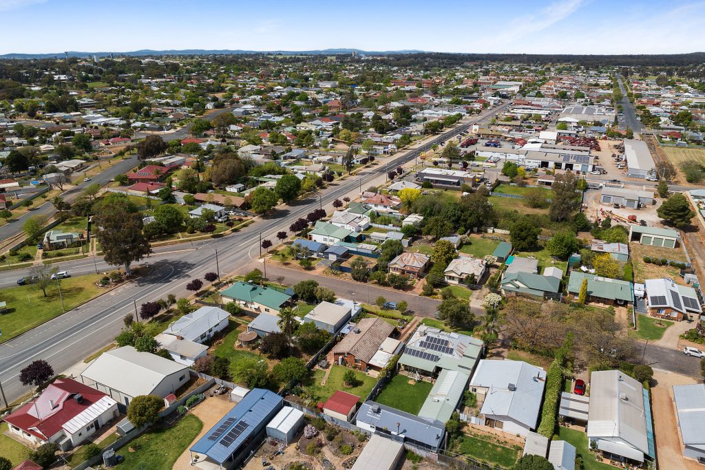 97 Byron Street, Temora NSW 2666 - photo 15