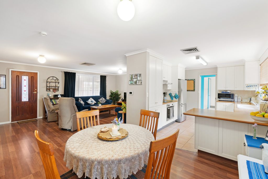 97 Byron Street, Temora NSW 2666 - photo 6