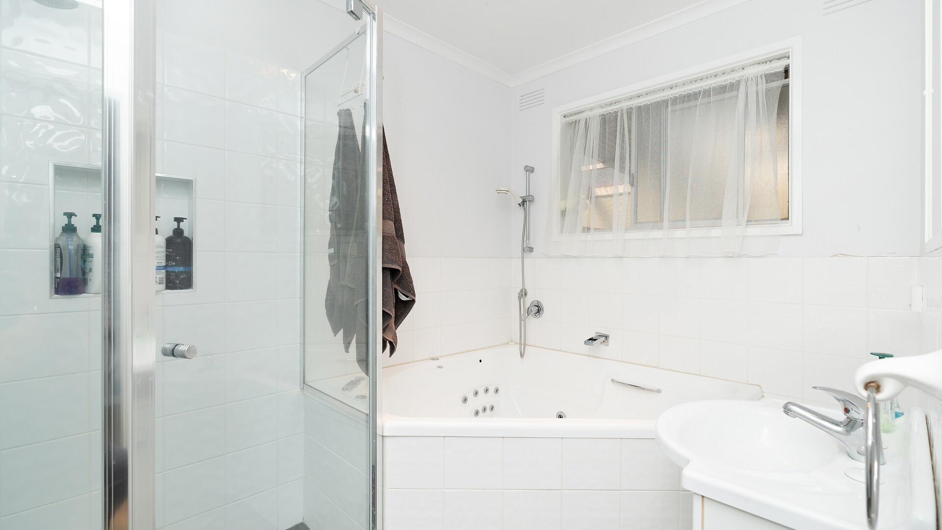 8 Carmody Street, Kooringal NSW 2650 - photo 15