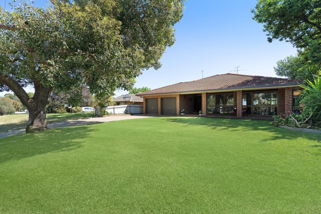27 Melbourne Street, Narrandera NSW 2700 - photo 16