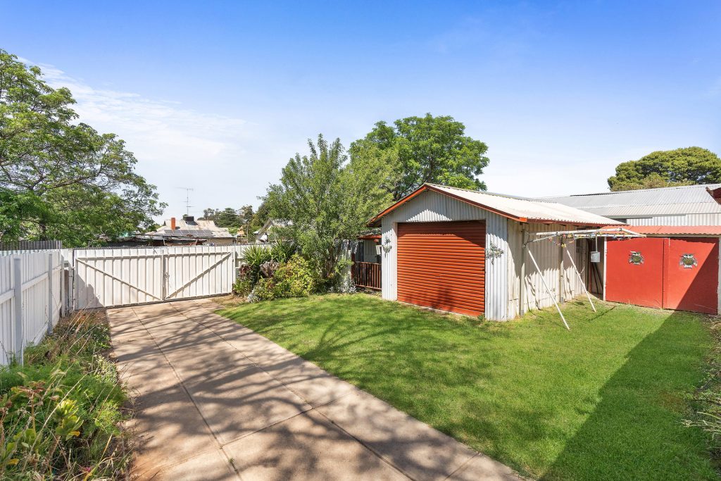 6 Crescent Street, Narrandera NSW 2700 - photo 13