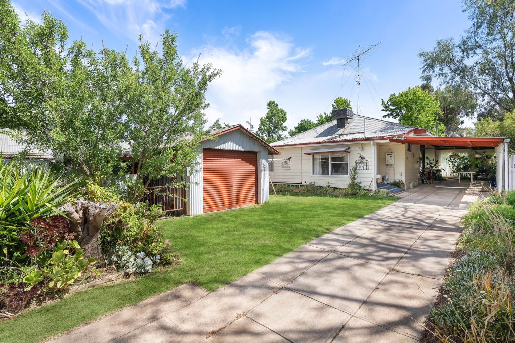 6 Crescent Street, Narrandera NSW 2700 - photo 14