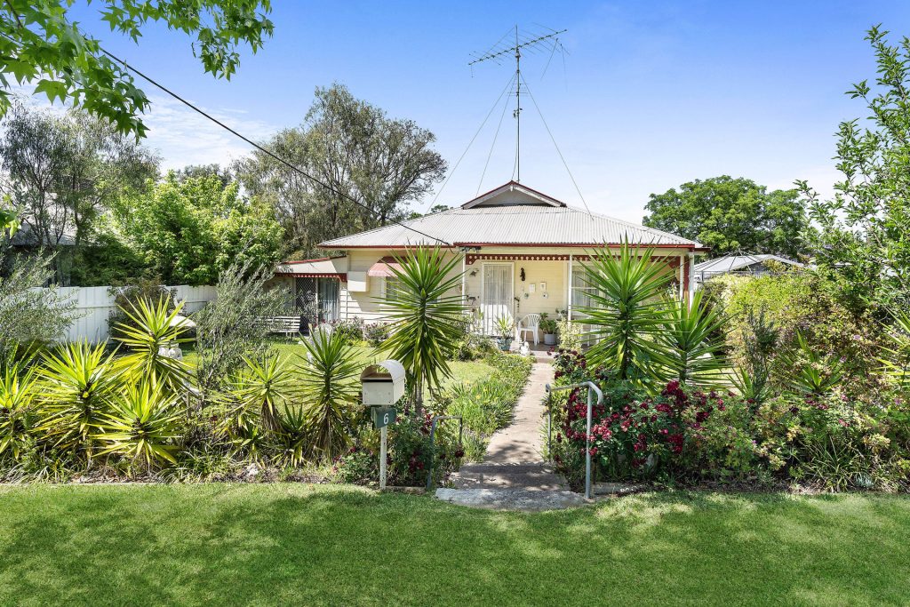 6 Crescent Street, Narrandera NSW 2700 - photo 10