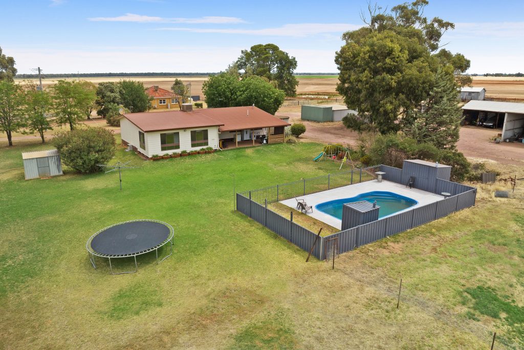 14 Rourke Road, Leeton NSW 2705 - photo 11