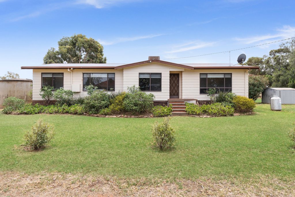 14 Rourke Road, Leeton NSW 2705 - photo 3