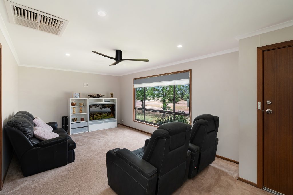 14 Rourke Road, Leeton NSW 2705 - photo 4