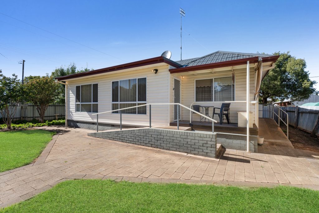 24 Warri Street, Ardlethan NSW 2665 - photo 13