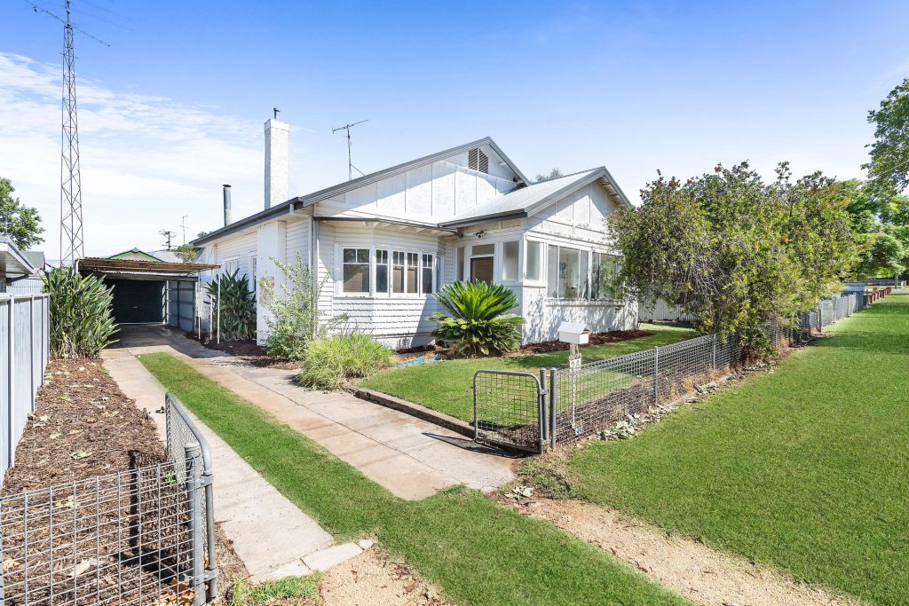28 Arthur Street, Narrandera NSW 2700 - McGrath Riverina