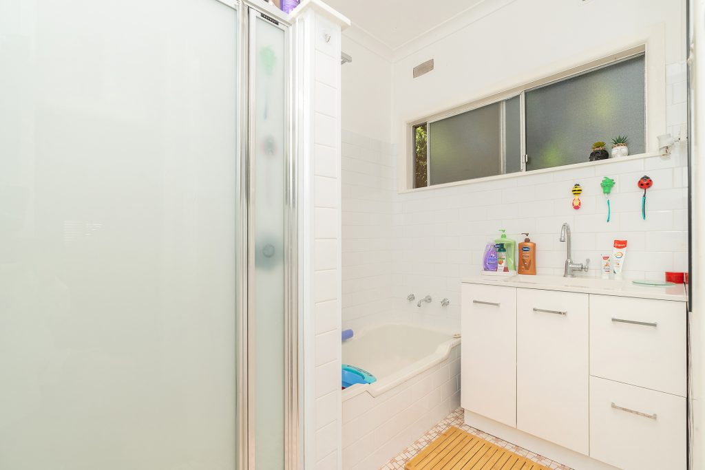 14 Roberts Street, Narrandera NSW 2700 - photo 12