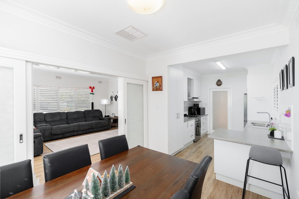 14 Roberts Street, Narrandera NSW 2700 - photo 5