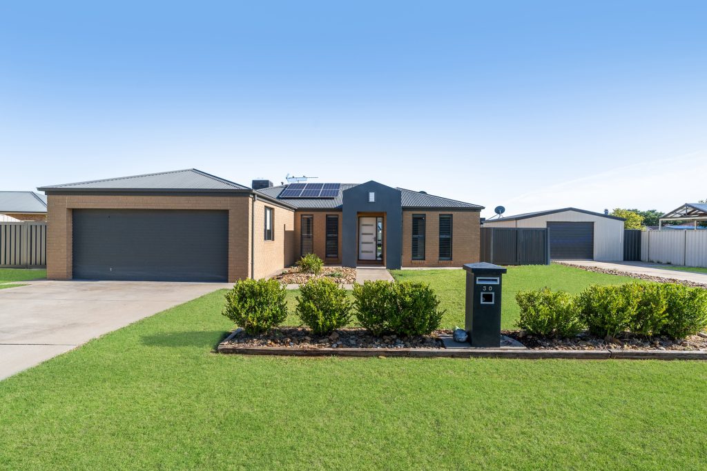 30 Carrington Drive, Leeton NSW 2705 - McGrath Riverina