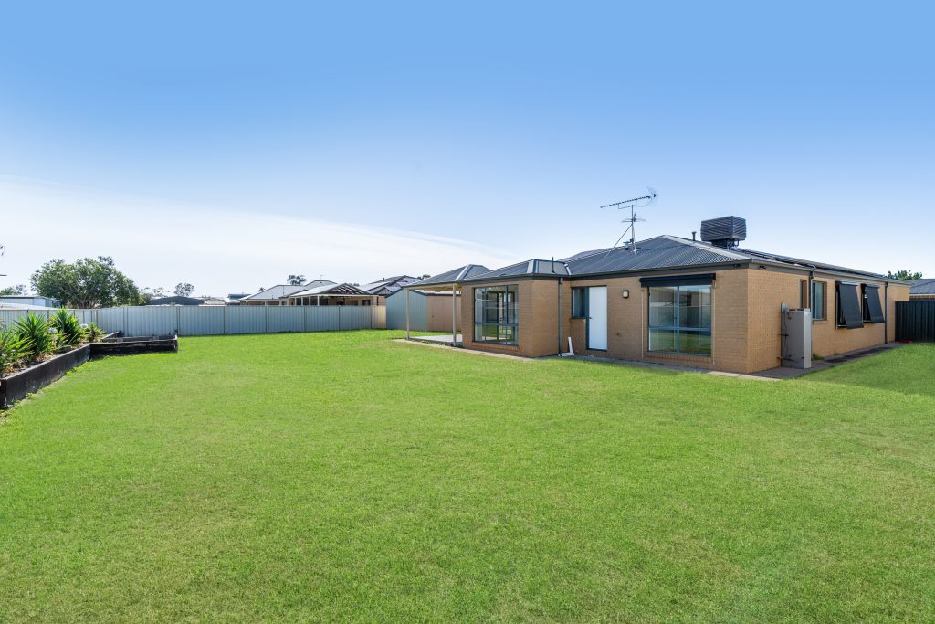 30 Carrington Drive, Leeton NSW 2705 - photo 20