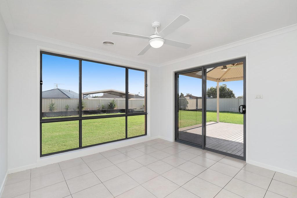 30 Carrington Drive, Leeton NSW 2705 - photo 6