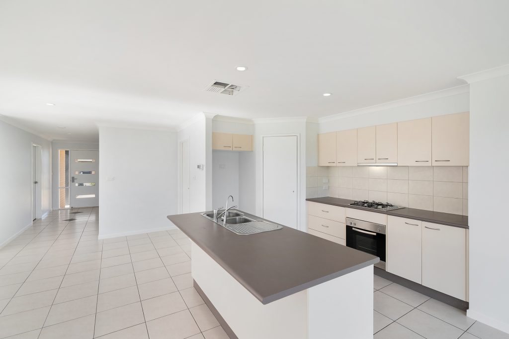 30 Carrington Drive, Leeton NSW 2705 - photo 7
