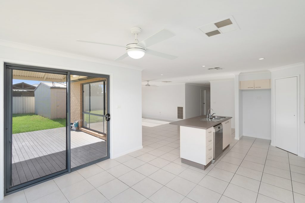 30 Carrington Drive, Leeton NSW 2705 - photo 9