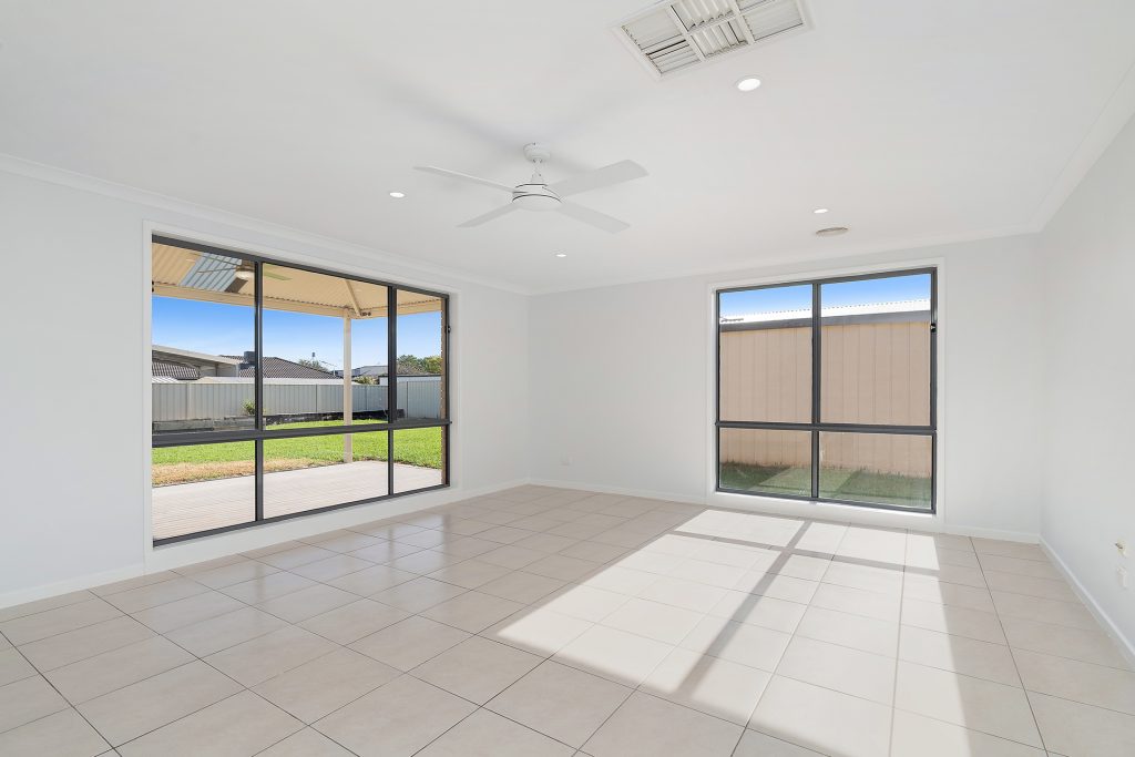 30 Carrington Drive, Leeton NSW 2705 - photo 10