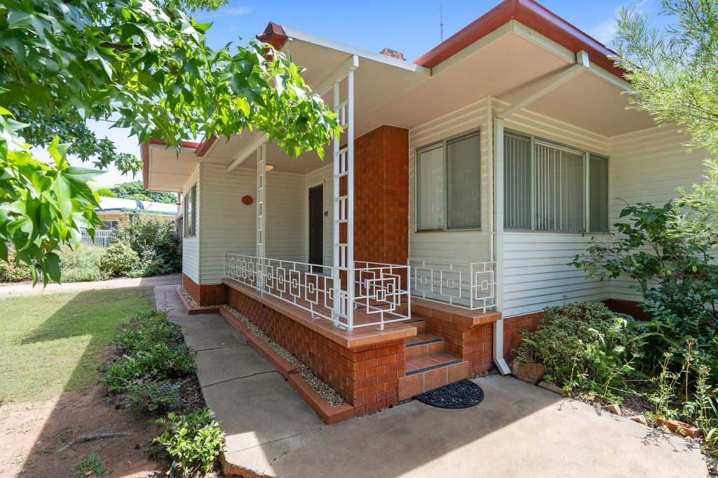 1 Sally Street, Leeton NSW 2705 - photo 2