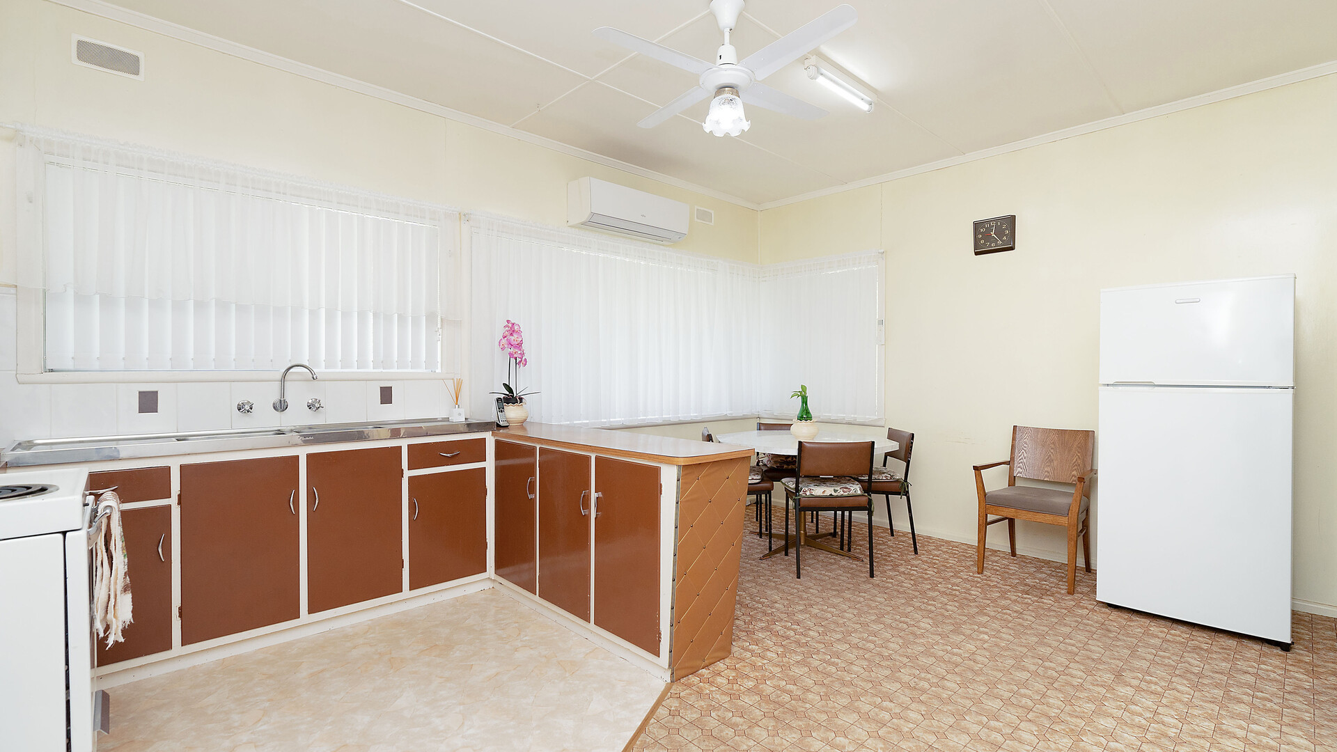1 Sally Street, Leeton NSW 2705 - photo 6
