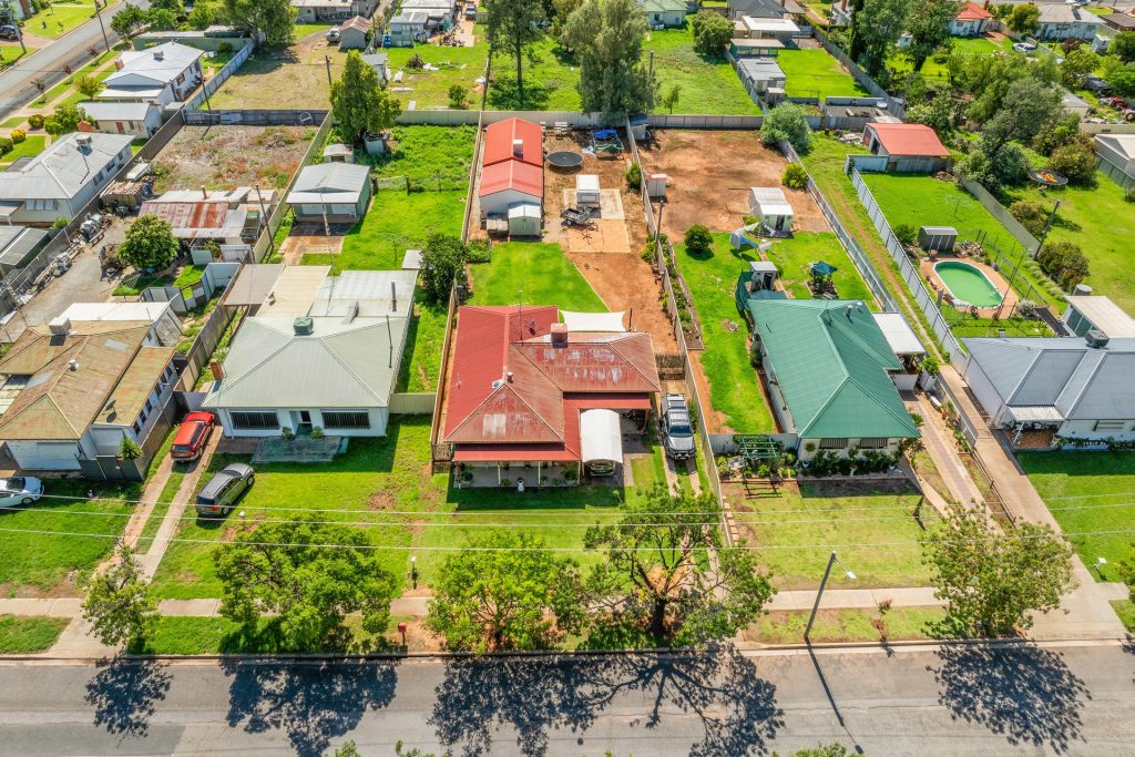 41 Currawang Avenue, Leeton NSW 2705 - photo 2