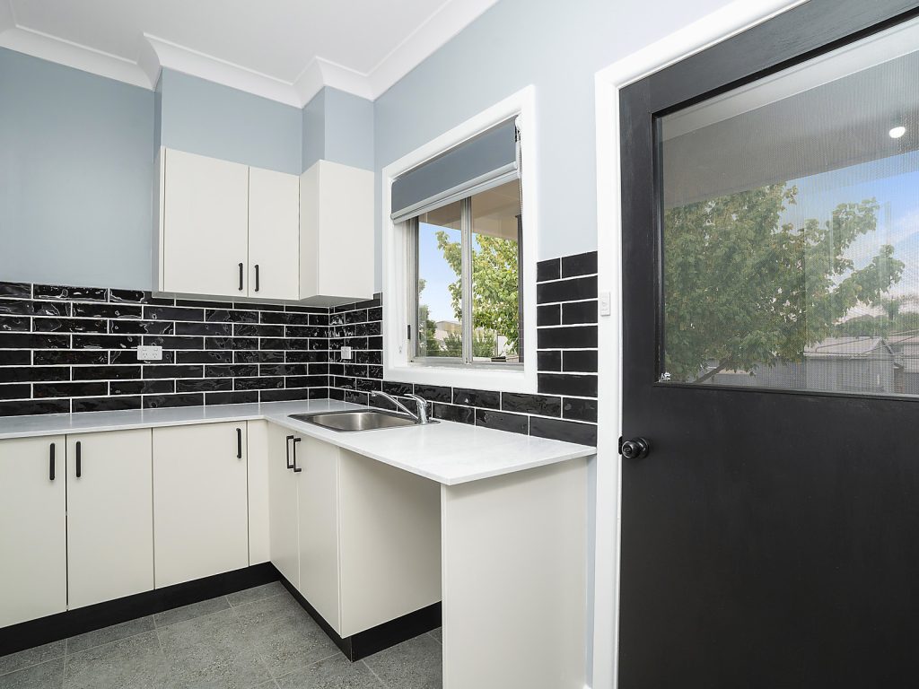 27 Cootamundra Road, Temora NSW 2666 - photo 11