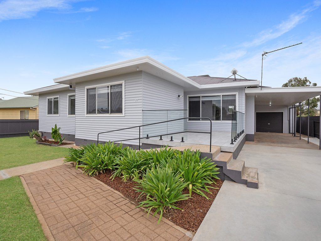 27 Cootamundra Road, Temora NSW 2666 - photo 15