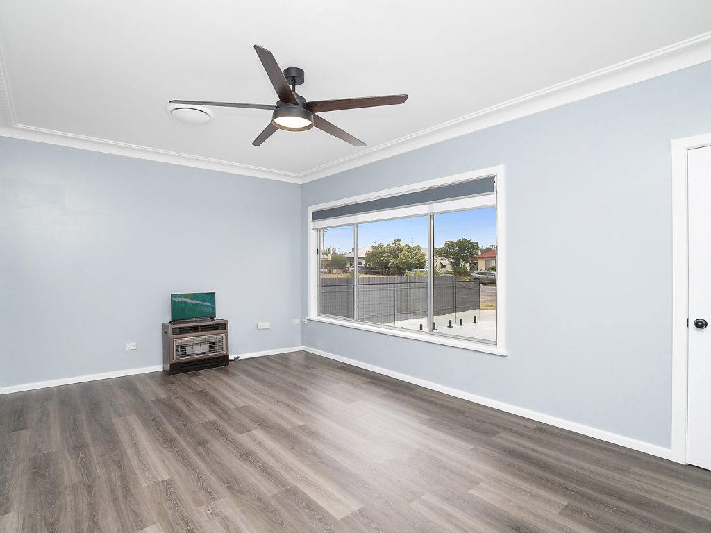 27 Cootamundra Road, Temora NSW 2666 - photo 6
