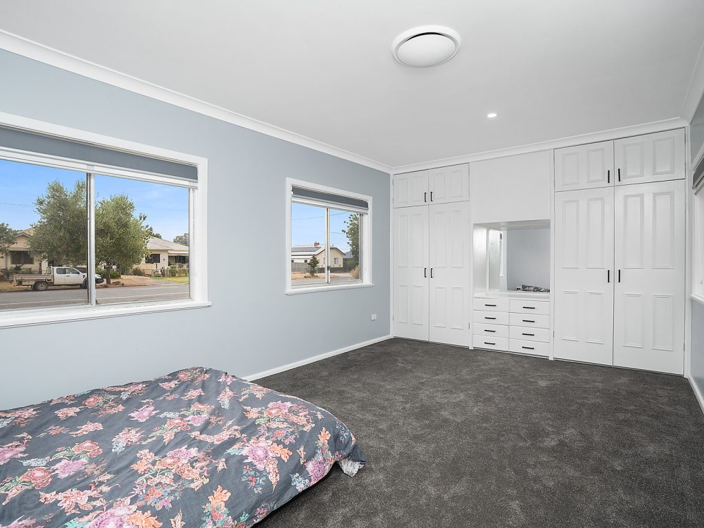 27 Cootamundra Road, Temora NSW 2666 - photo 7