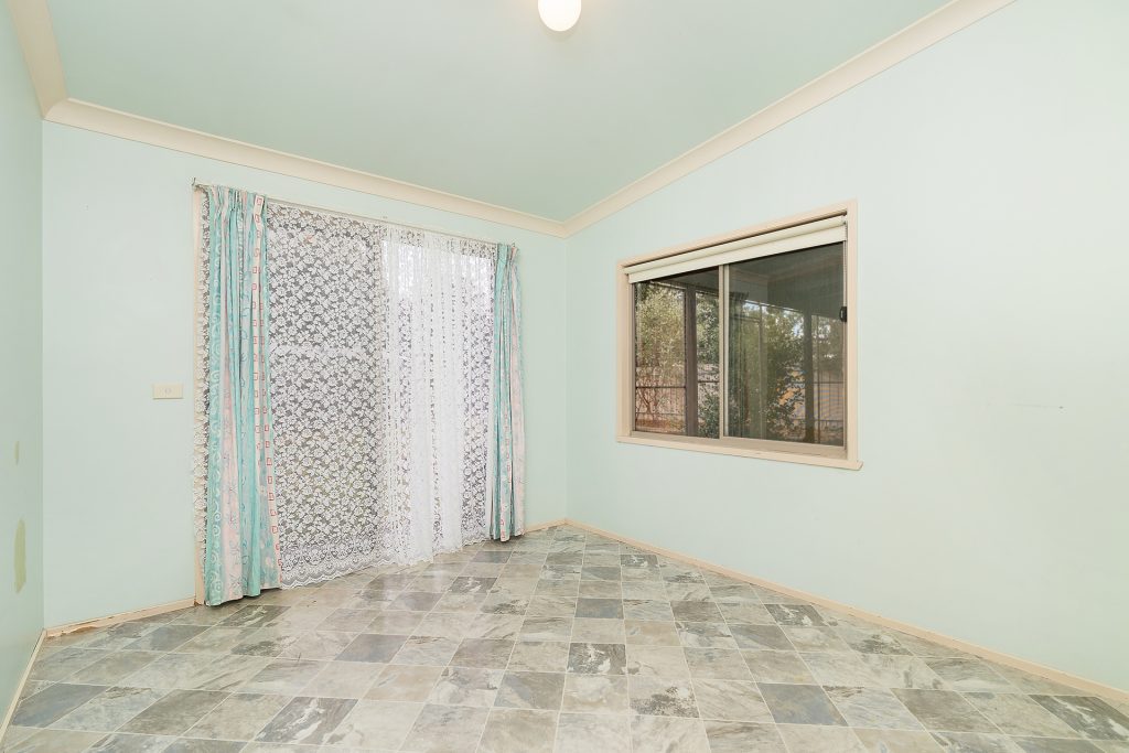 23 Mckell Avenue, Mount Austin NSW 2650 - photo 11