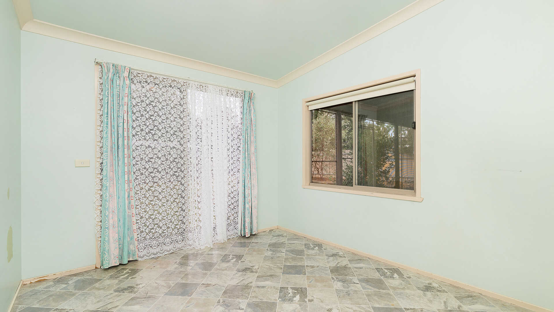 23 Mckell Avenue, Mount Austin NSW 2650 - photo 11