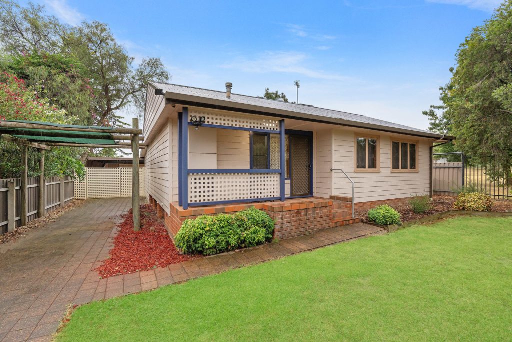 23 Mckell Avenue, Mount Austin NSW 2650 - McGrath Riverina