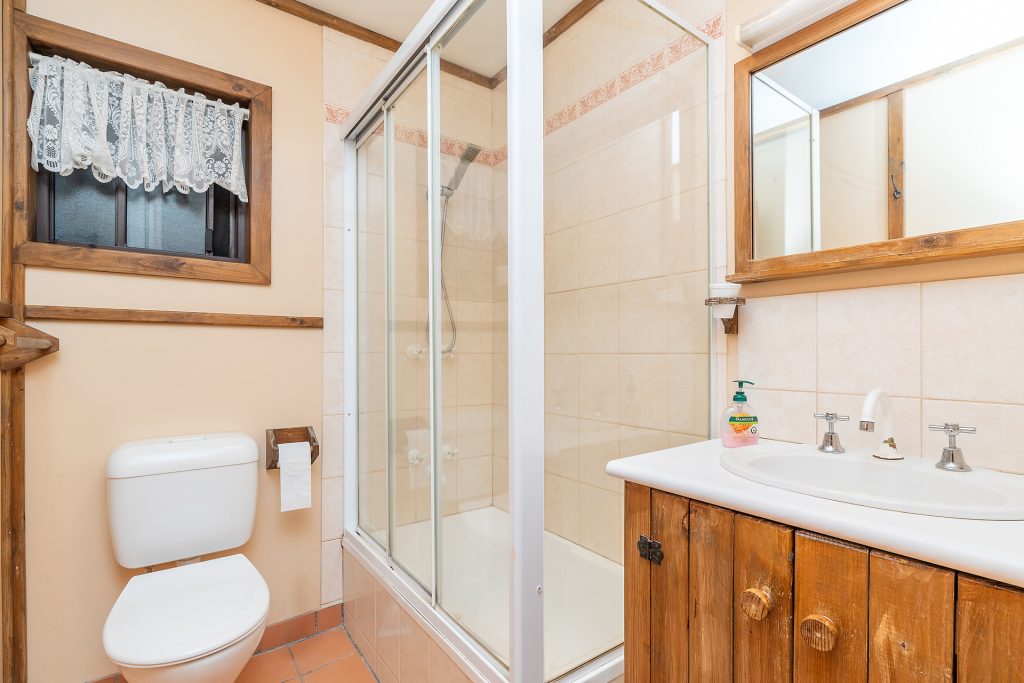 23 Mckell Avenue, Mount Austin NSW 2650 - photo 12