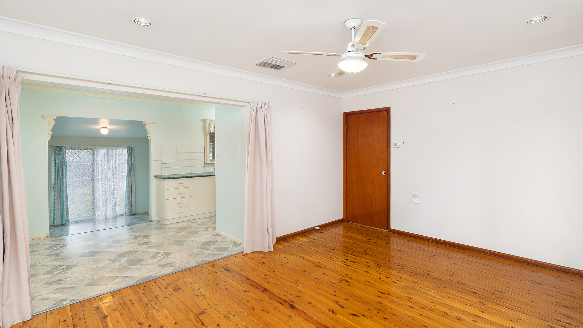 23 Mckell Avenue, Mount Austin NSW 2650 - photo 3