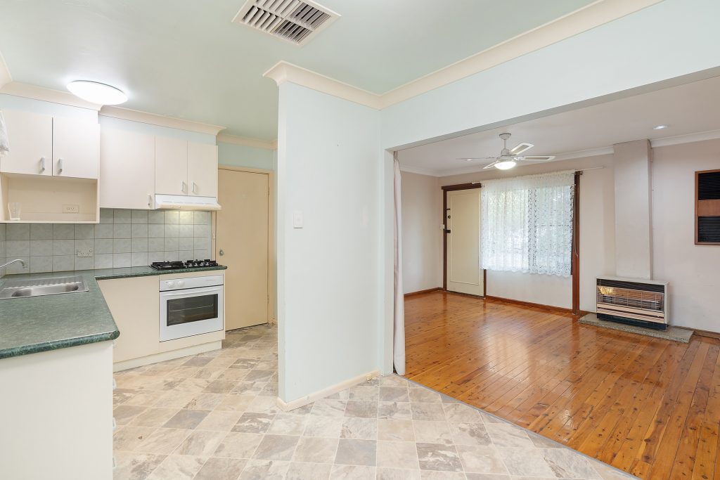 23 Mckell Avenue, Mount Austin NSW 2650 - photo 4