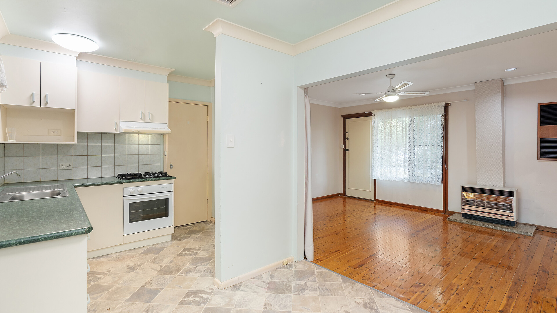 23 Mckell Avenue, Mount Austin NSW 2650 - photo 4