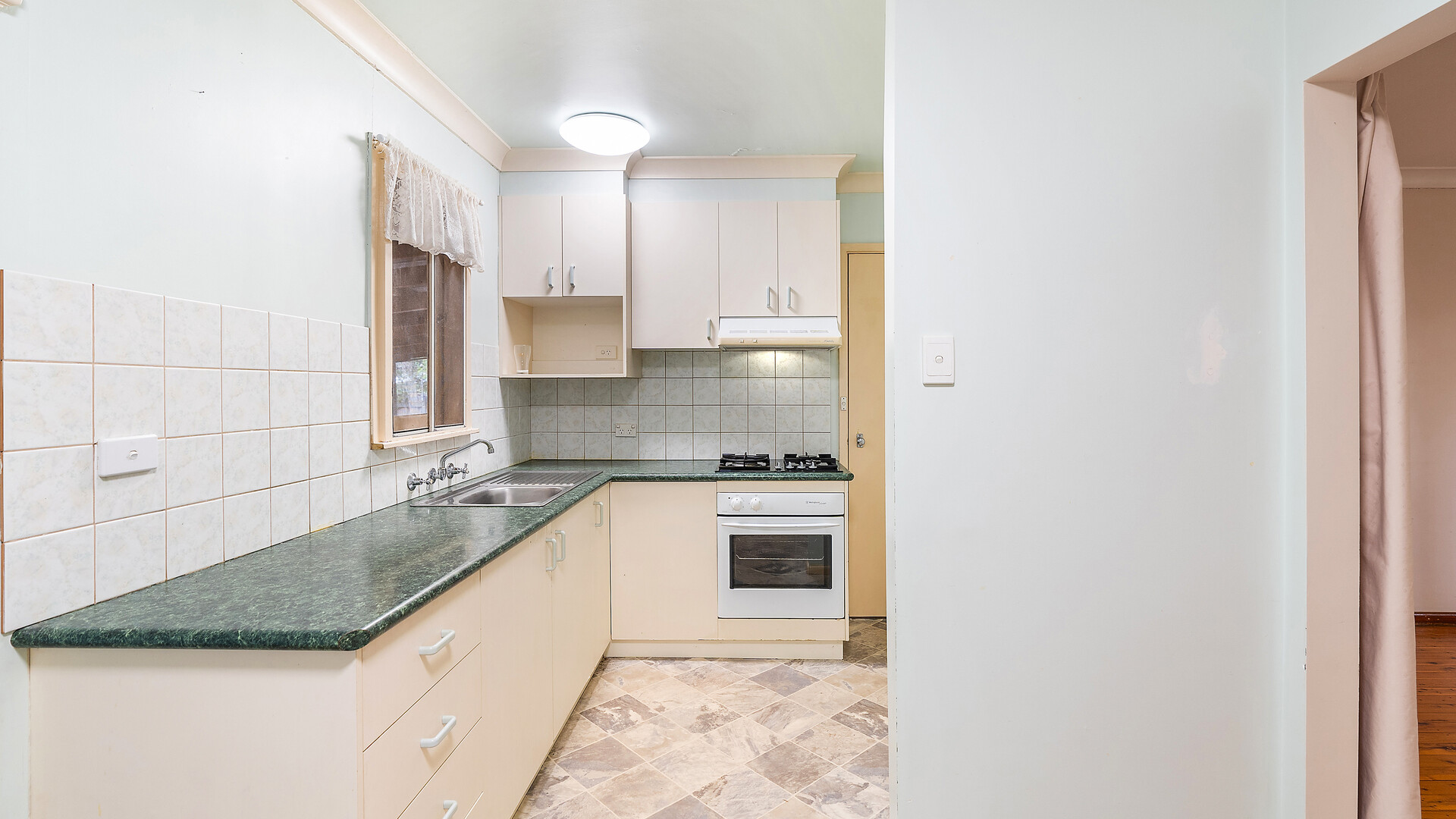 23 Mckell Avenue, Mount Austin NSW 2650 - photo 5