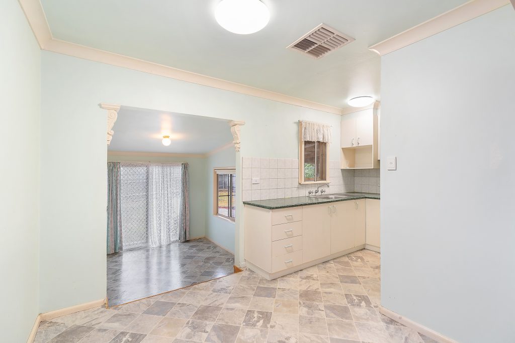 23 Mckell Avenue, Mount Austin NSW 2650 - photo 6