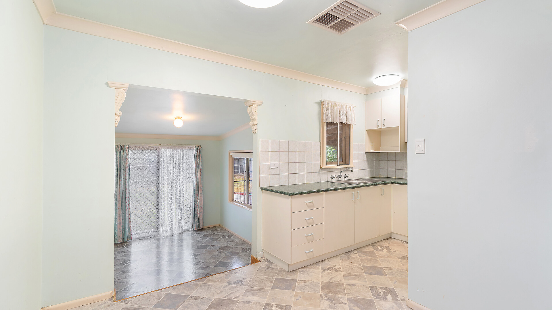 23 Mckell Avenue, Mount Austin NSW 2650 - photo 6