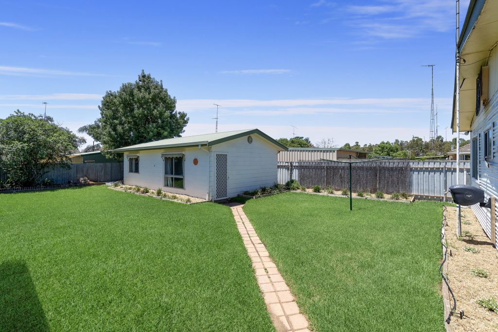 17 Elberta Street, Leeton NSW 2705 - photo 14