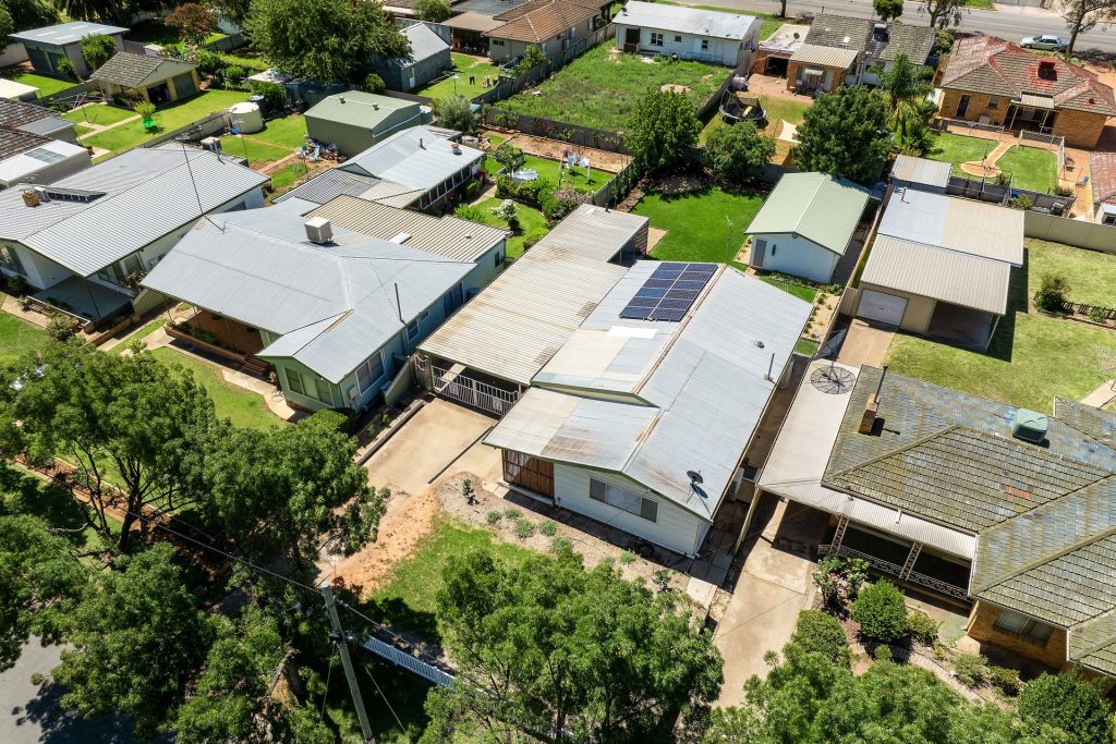 17 Elberta Street, Leeton NSW 2705 - photo 16