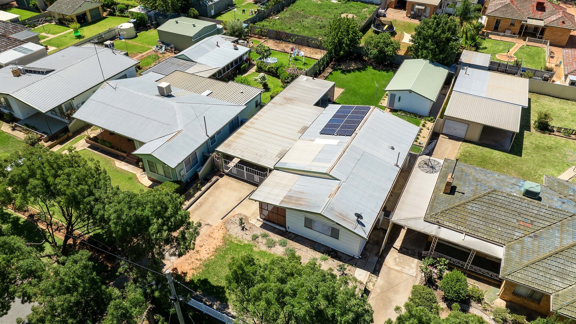 17 Elberta Street, Leeton NSW 2705 - photo 16