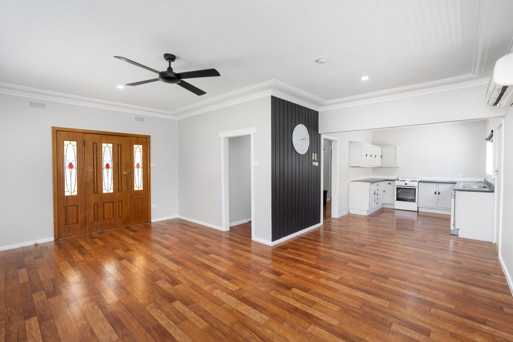 17 Elberta Street, Leeton NSW 2705 - photo 4