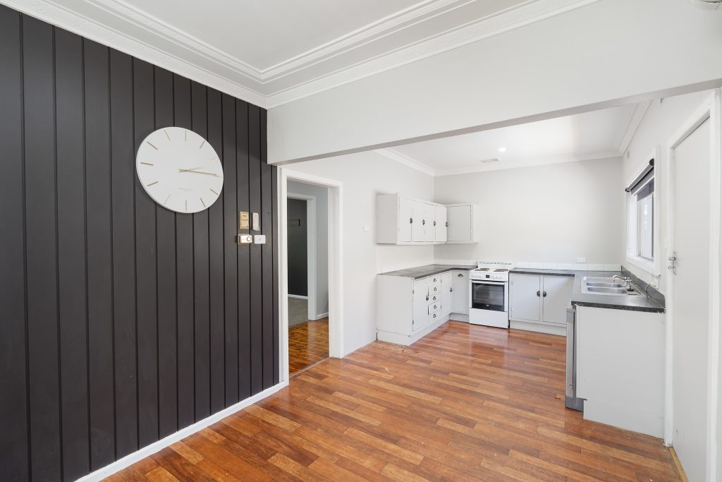 17 Elberta Street, Leeton NSW 2705 - photo 5