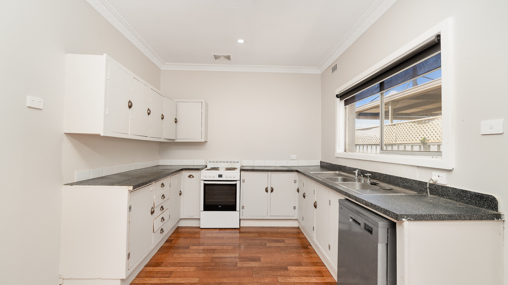 17 Elberta Street, Leeton NSW 2705 - photo 6