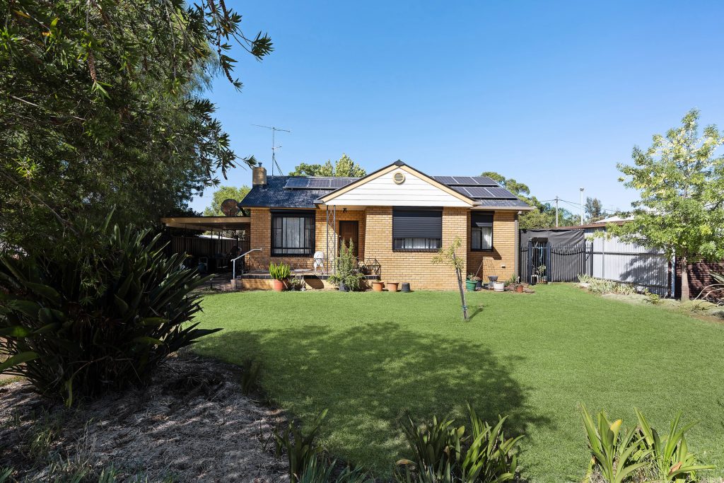 10 Gum Street, Leeton NSW 2705 - photo 2