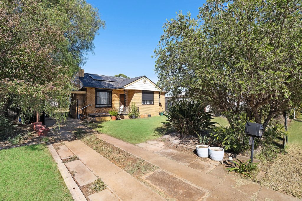 10 Gum Street, Leeton NSW 2705 - McGrath Riverina