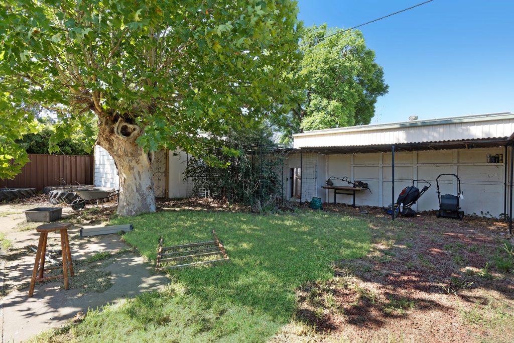 10 Gum Street, Leeton NSW 2705 - photo 15