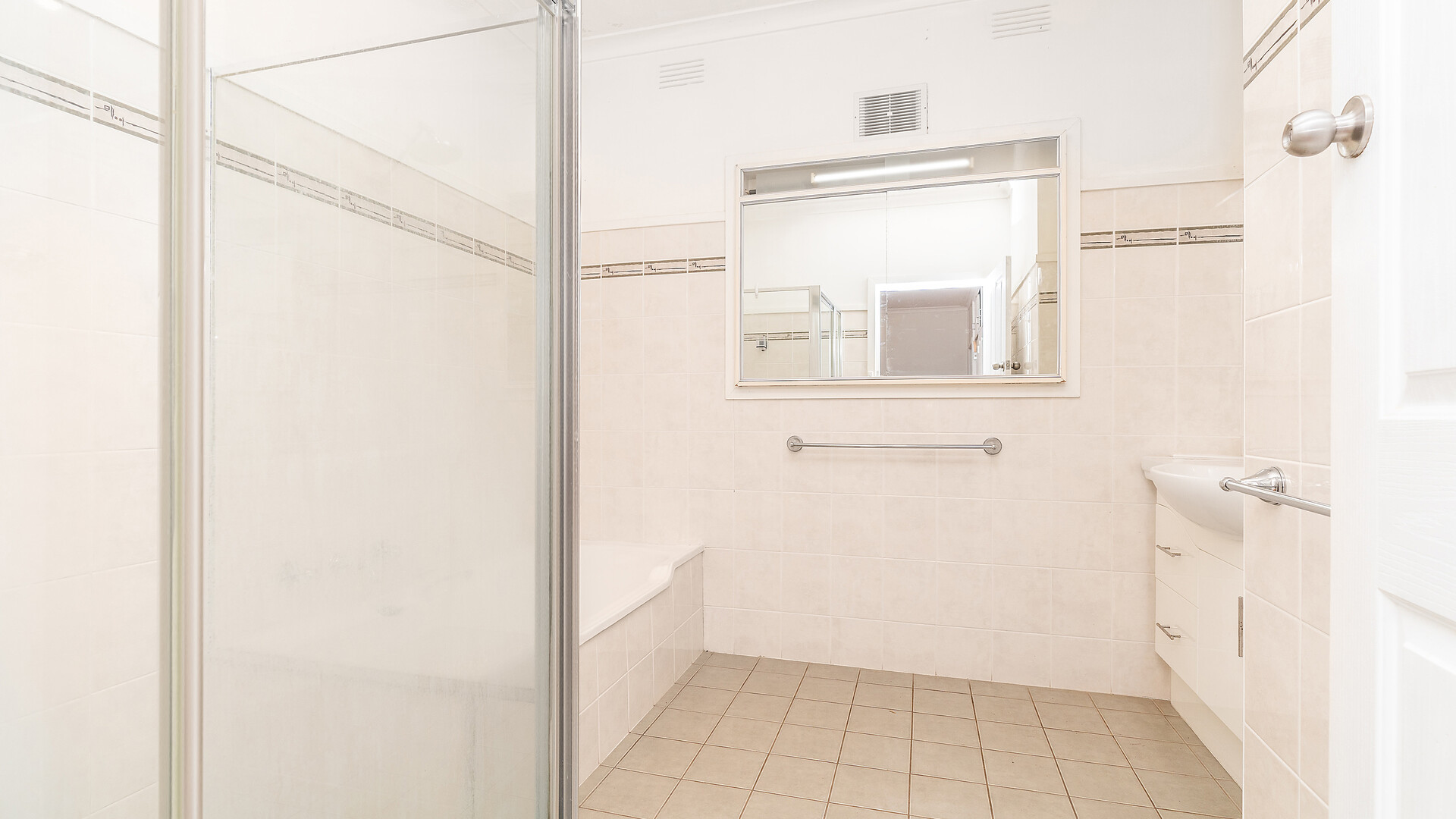 13 Seville Street, Leeton NSW 2705 - photo 13