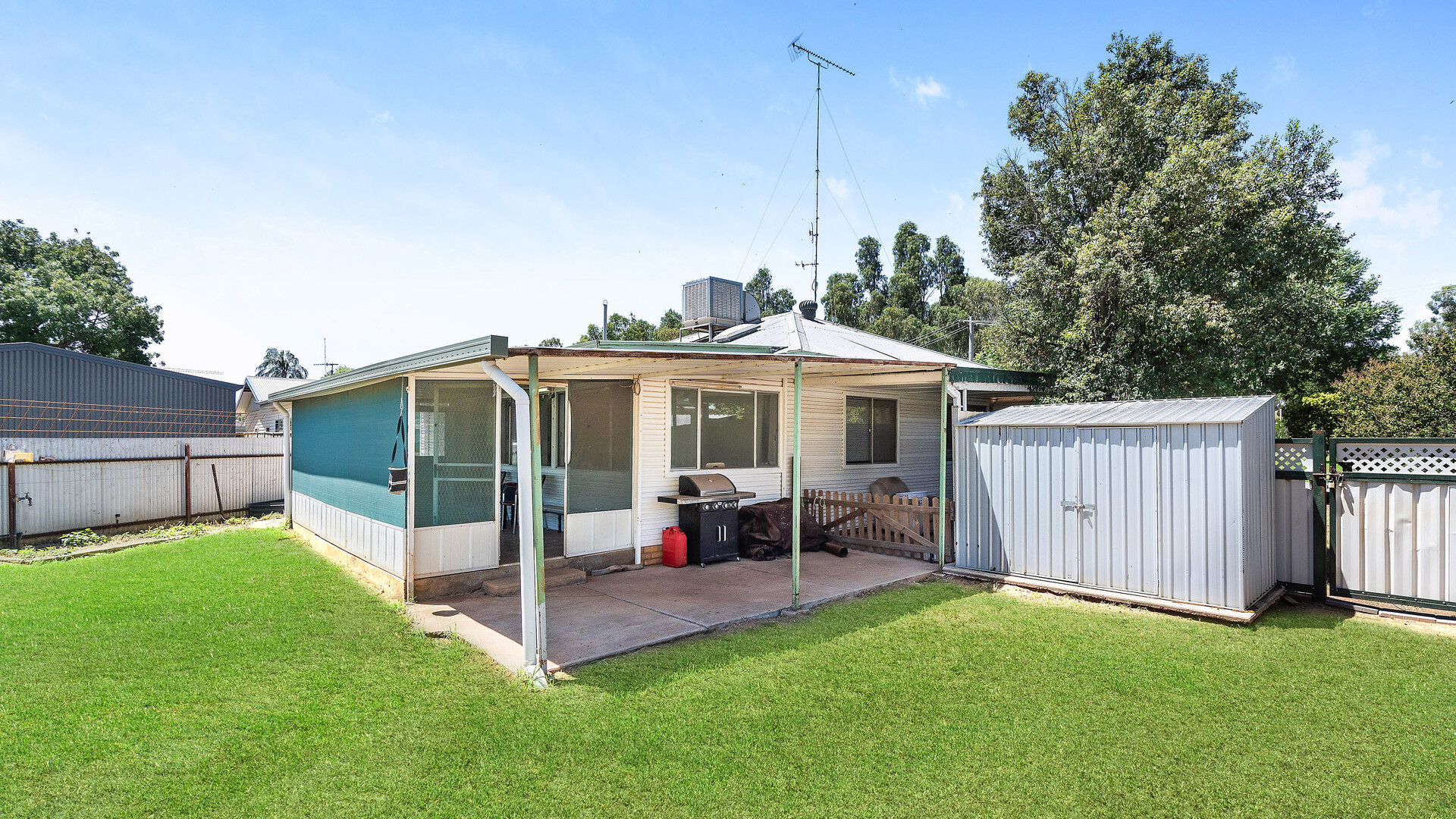 13 Seville Street, Leeton NSW 2705 - photo 16