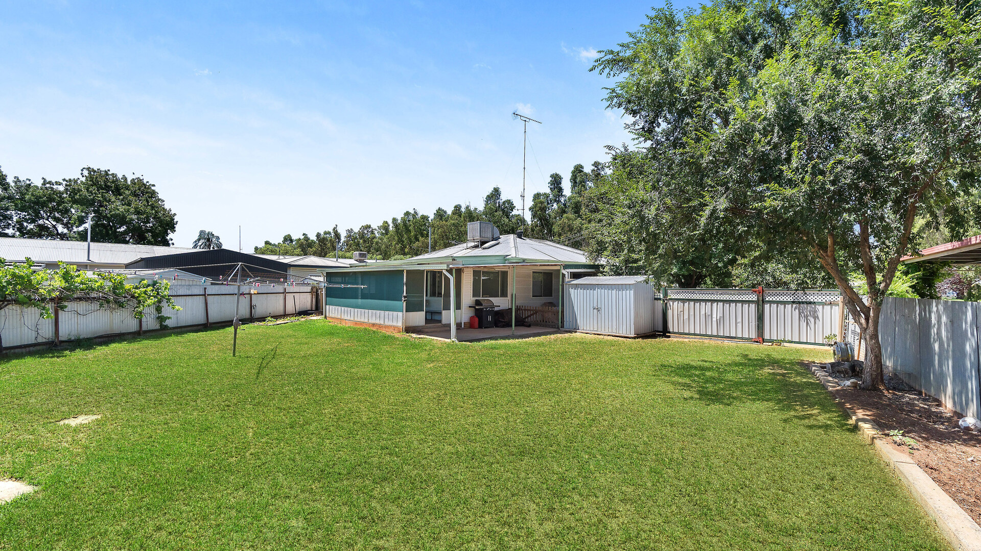 13 Seville Street, Leeton NSW 2705 - photo 17