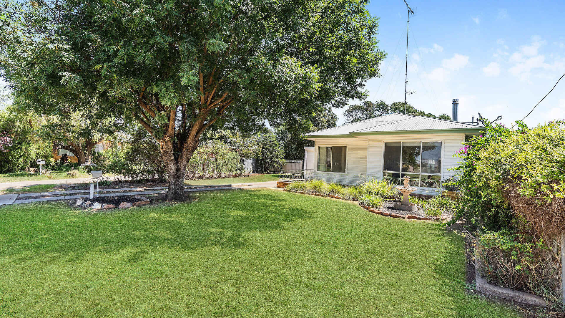 13 Seville Street, Leeton NSW 2705 - photo 19